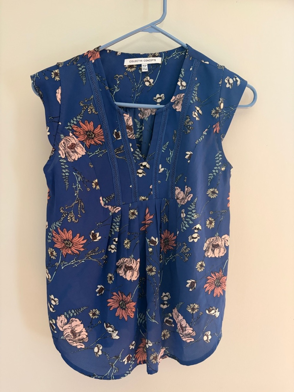 Collective Concepts Blue Floral Split V-Neck Sleeveless Top